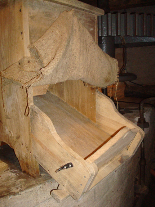 The flour receptacle