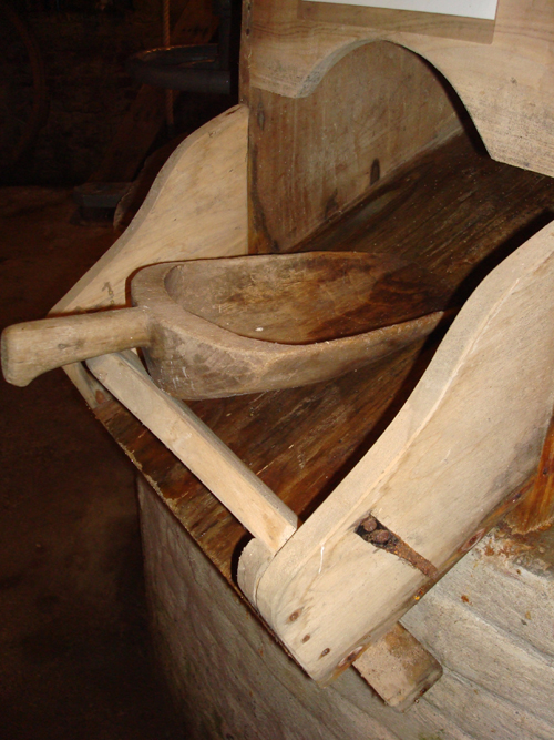 The flour receptacle