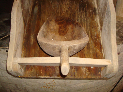 The flour receptacle