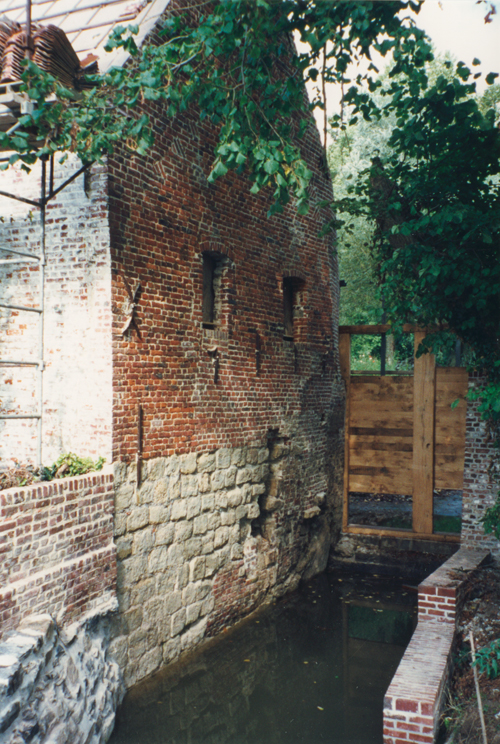 Work on the sluice (2000)