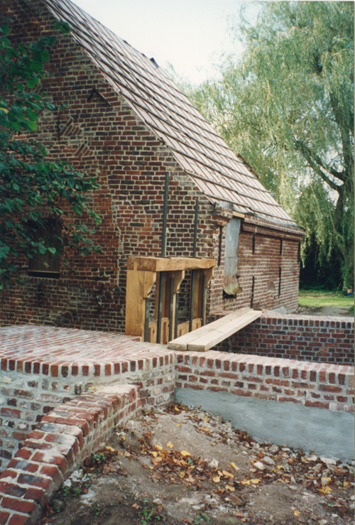 Work on the sluice and footbridge (2000)