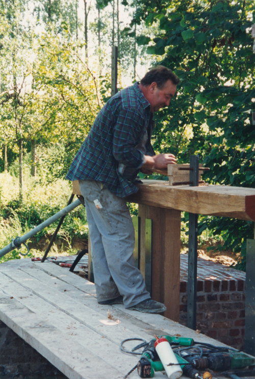 Work on the sluice and footbridge (2000)