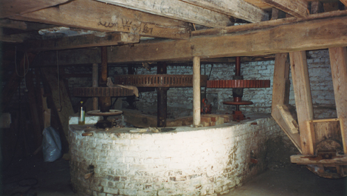 Pit wall, track wheel, spur wheels and flour elevator (2000)