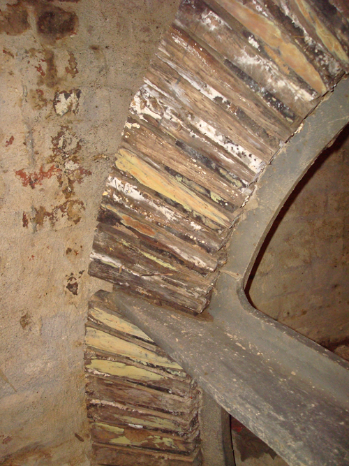 Wooden cogs of the pit wheel